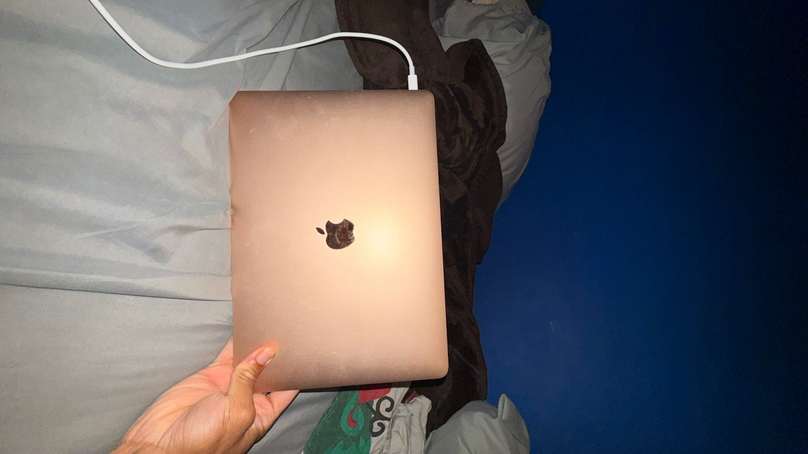 Apple MacBook Air 2019 13.3” Retina Intel Core i5 8GB RAM 128GB SSD Gold Apple MacBook Air 2019 13.3” Retina Intel Core i5 8GB RAM 128GB SSD Gold