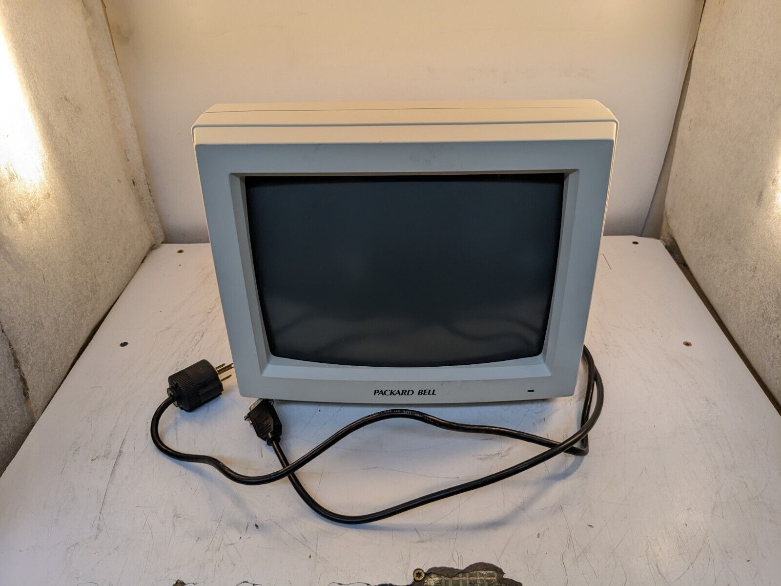 Packard Bell Monitor PB1272A  Manufactured Year 1989 Tested to power on