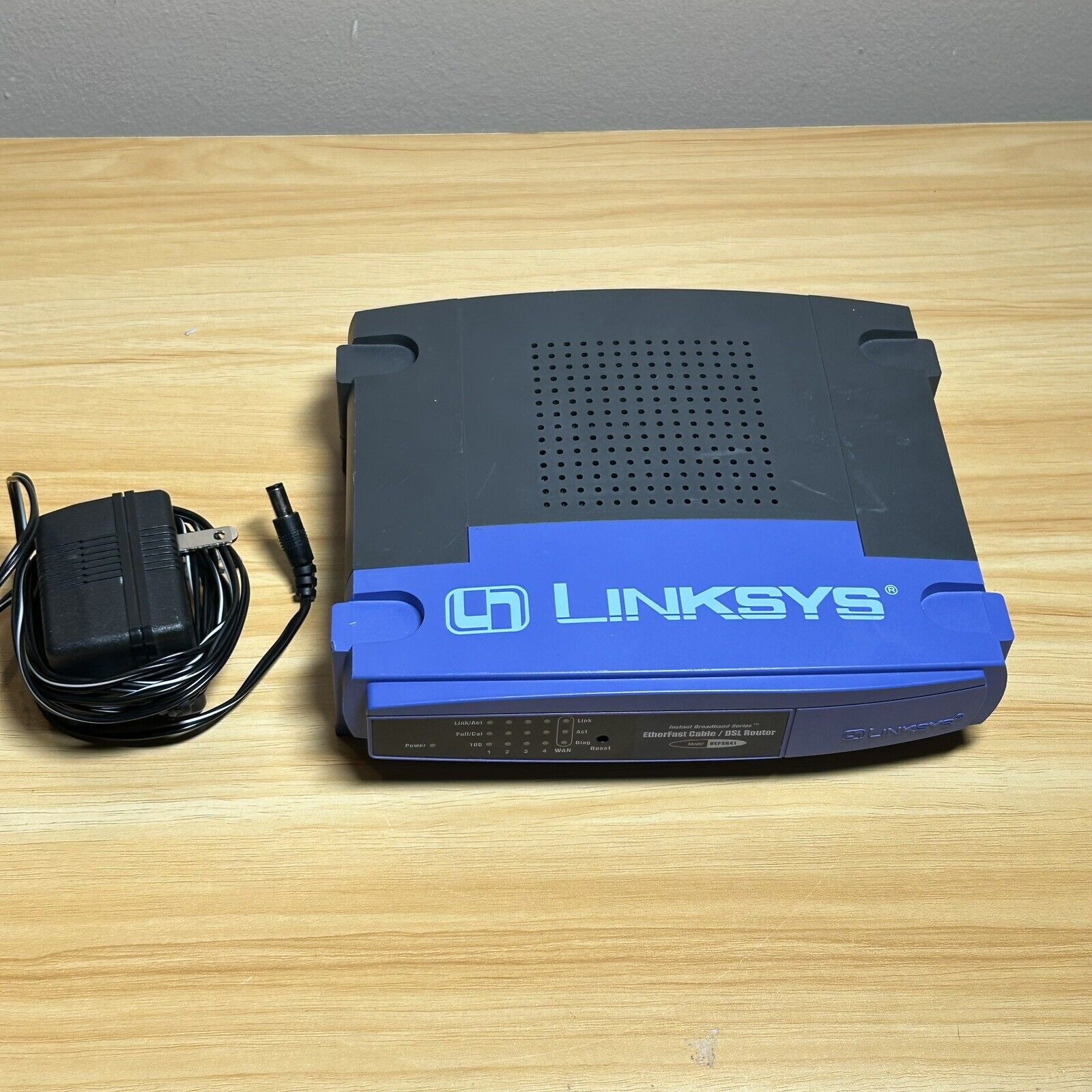 Linksys BEFSR41 10 Mbps 4-Port 10/100 Wireless Router (BEFSR41 v2) Tested Works 