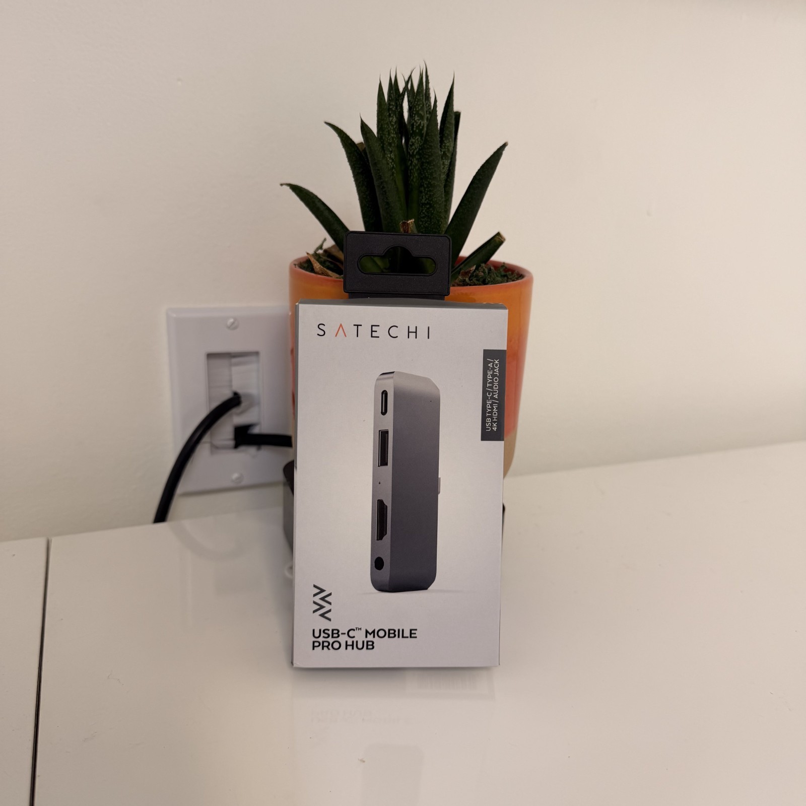 New Satechi USB-C Mobile Pro Hub Space Gray ST-TCMPHM New Satechi USB-C Mobile Pro Hub Space Gray ST-TCMPHM