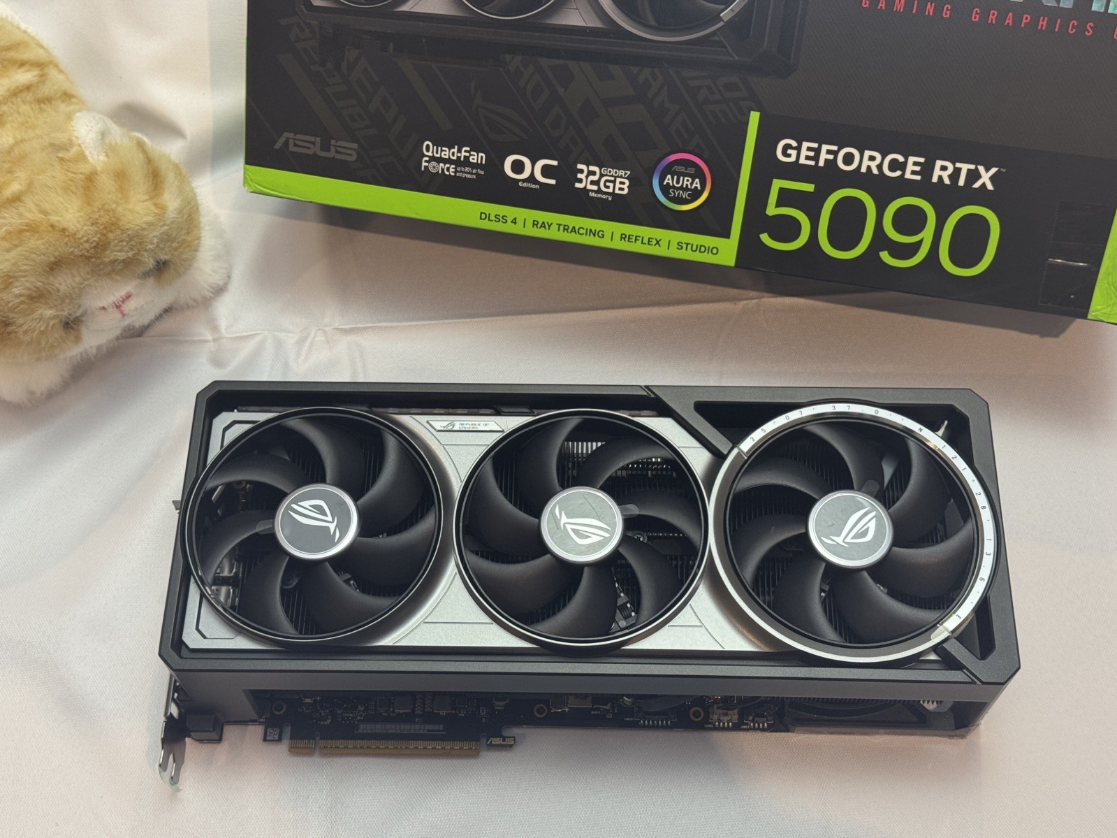 Asus Rog Astral RTX 5090 with box PCB mint condition AU stock Asus Rog Astral RTX 5090 with box PCB mint condition AU stock