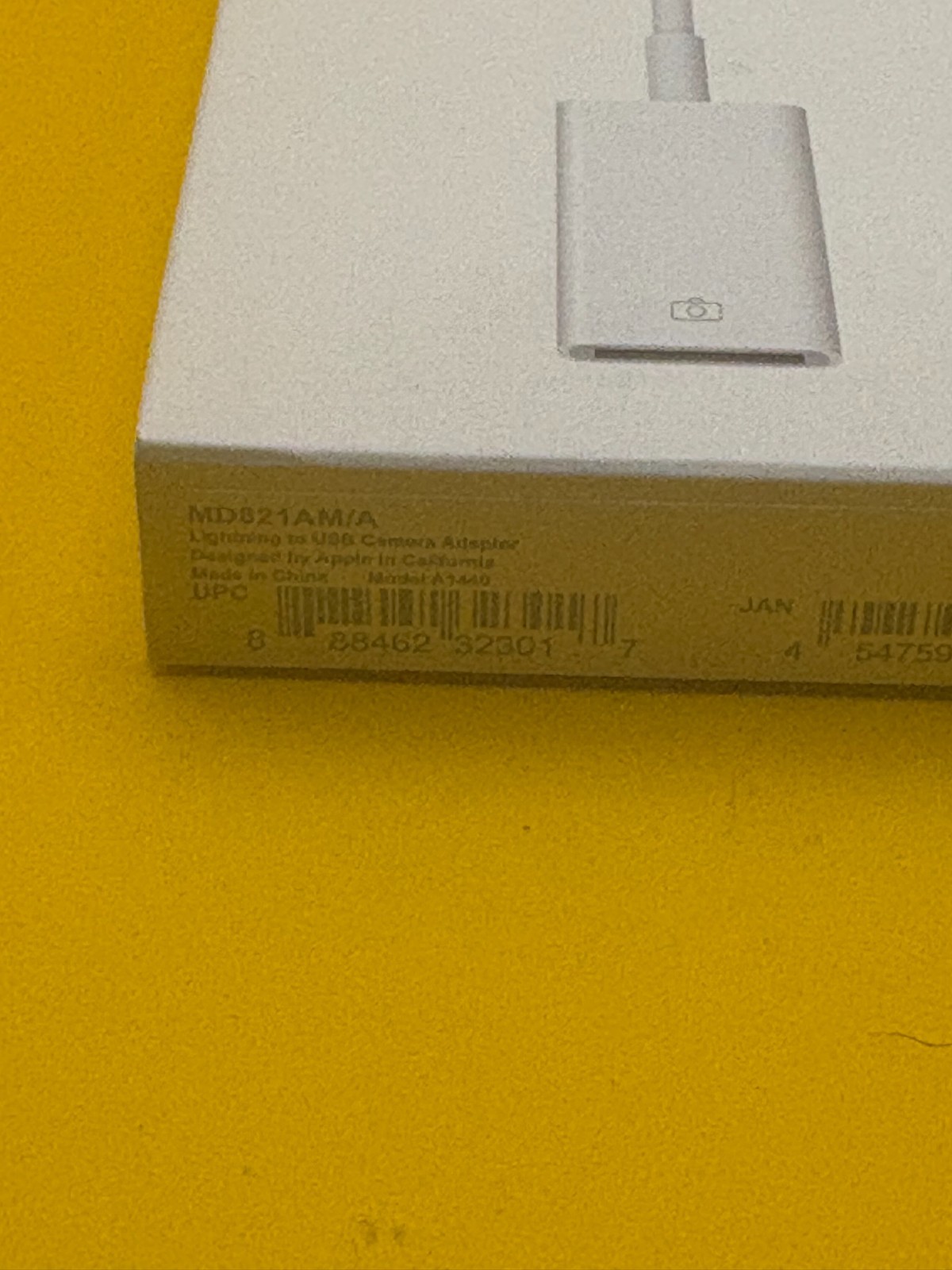 Genuine Apple MD821AM/A Lightning to USB Camera Adapter Genuine Apple MD821AM/A Lightning to USB Camera Adapter