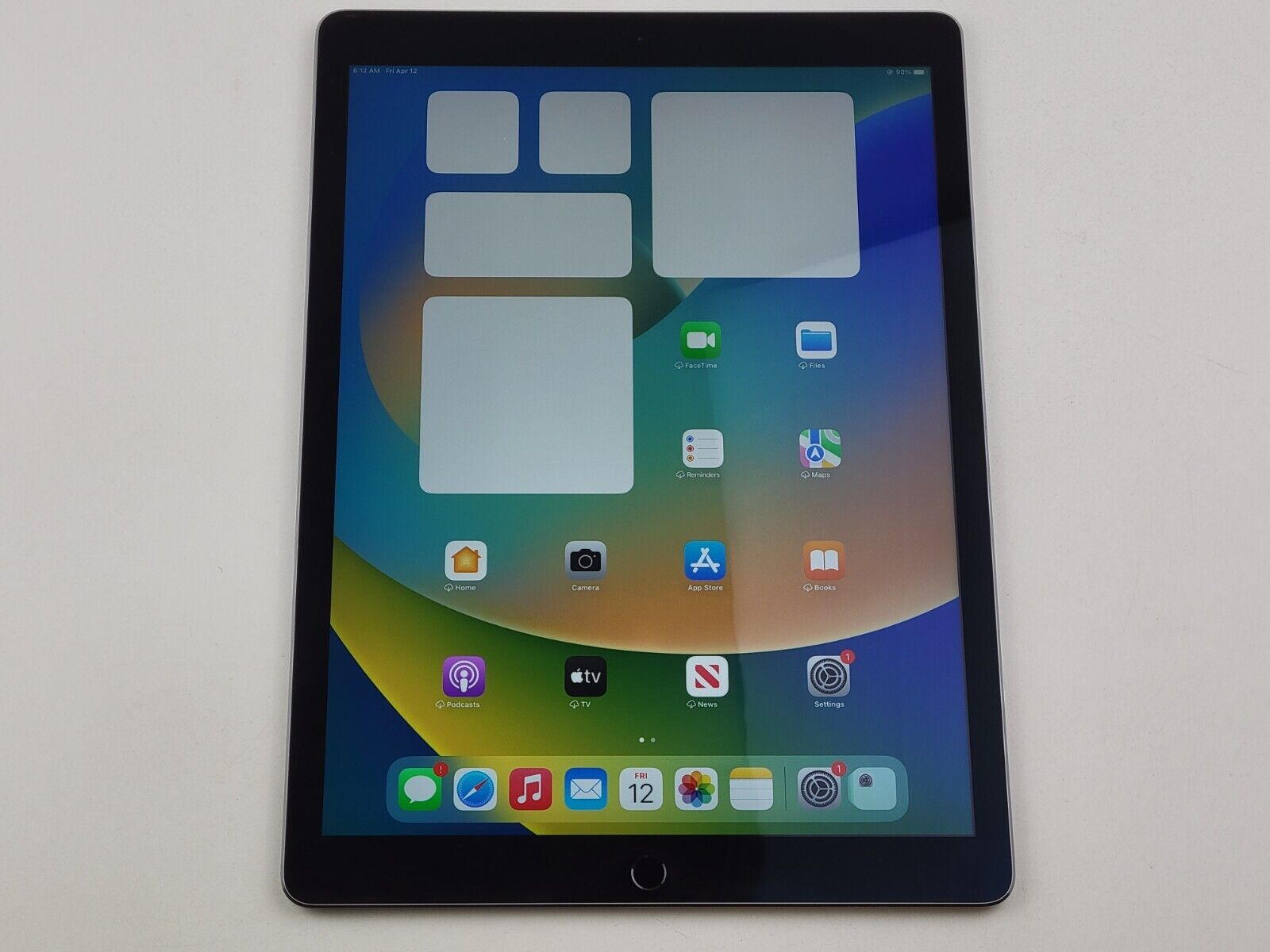 Apple iPad Pro 1st Gen. (A1584) 32GB - Gray (Wi-Fi) 12.9\