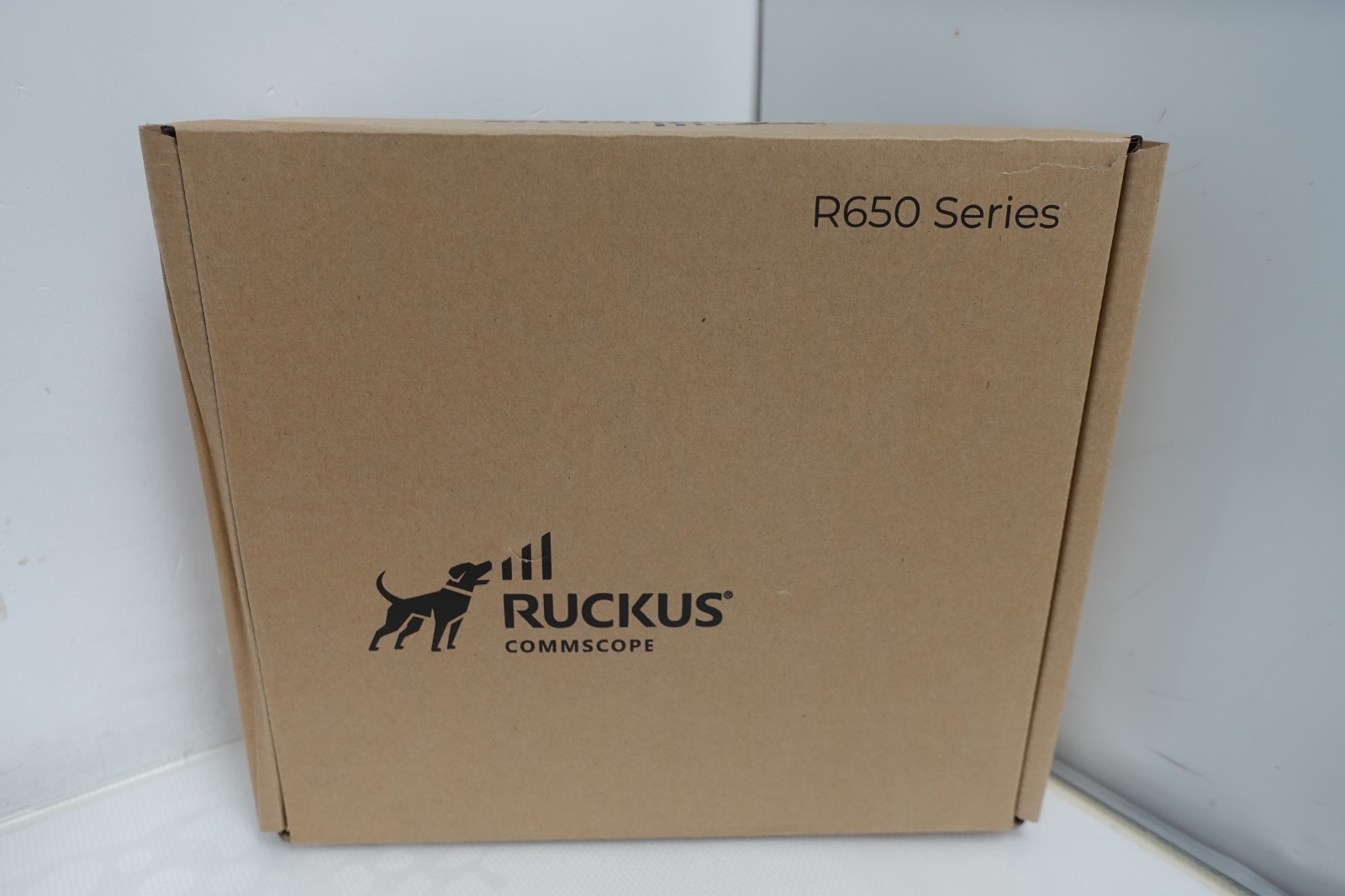 Ruckus R650 Dual-Band Wi-Fi 6 802.11 ax Wireless Access Point Ruckus R650 Dual-Band Wi-Fi 6 802.11 ax Wireless Access Point