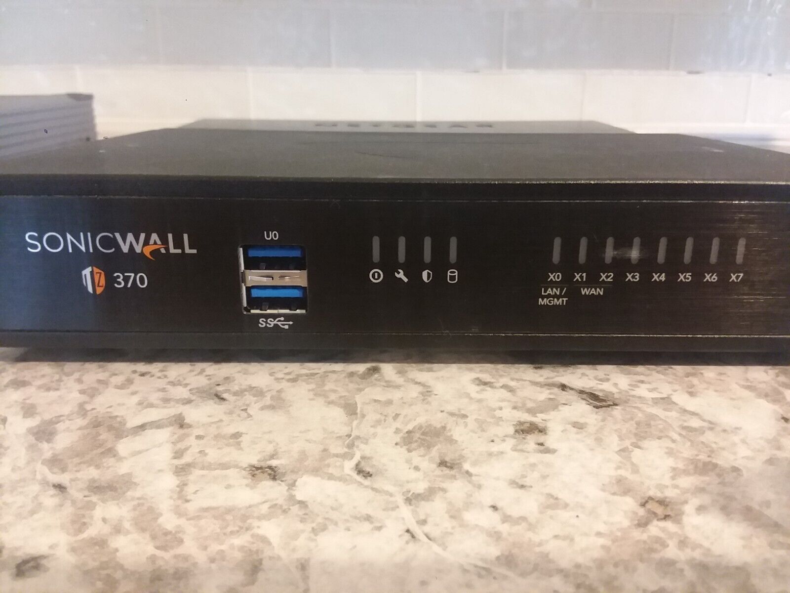sonicwall tz370 model: APL57-100, 12volt 3amp