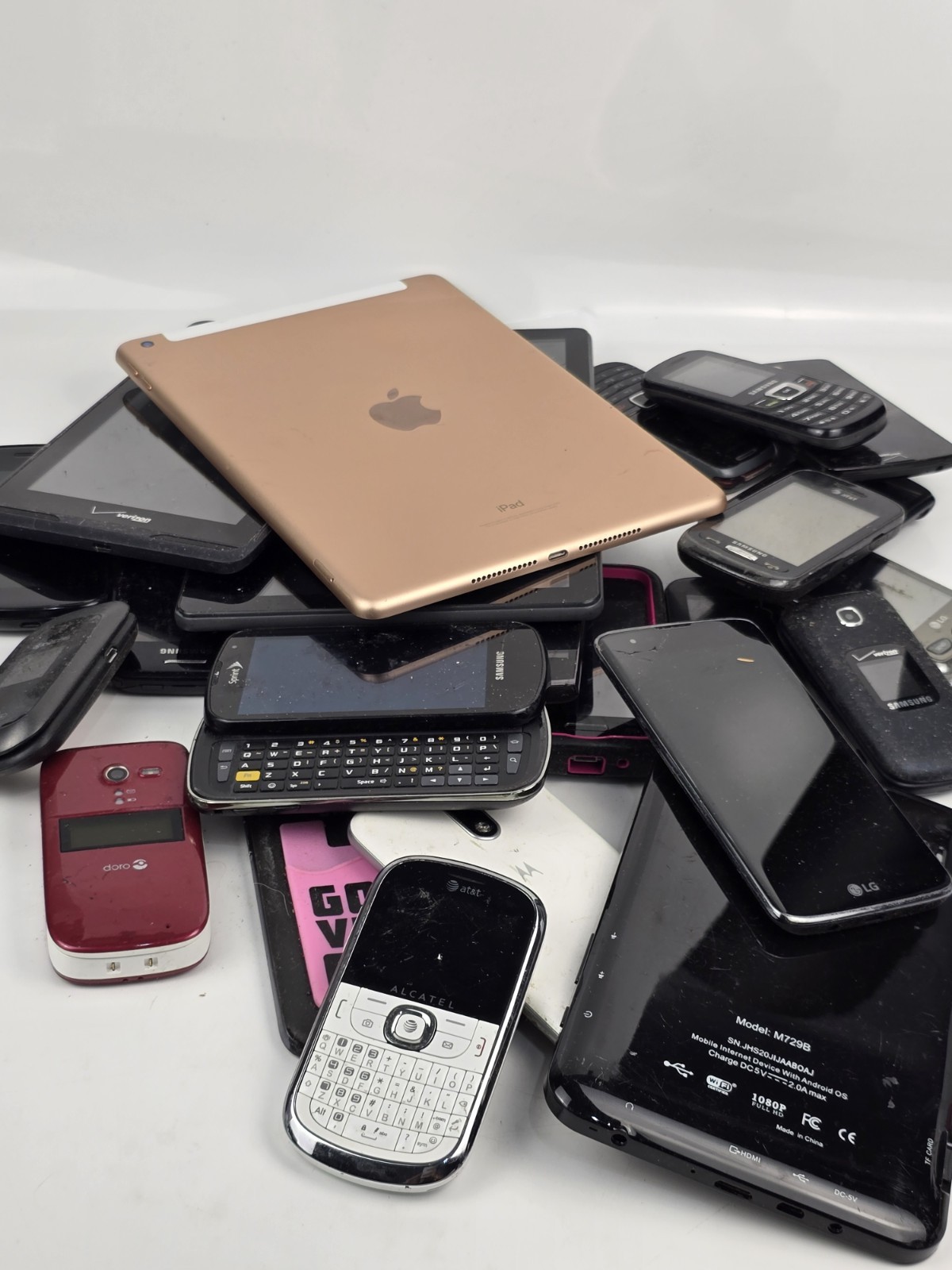 Vintage Cell Phones Tablet iPad Electronics Lot Untested Parts Repair Vintage Cell Phones Tablet iPad Electronics Lot Untested Parts Repair
