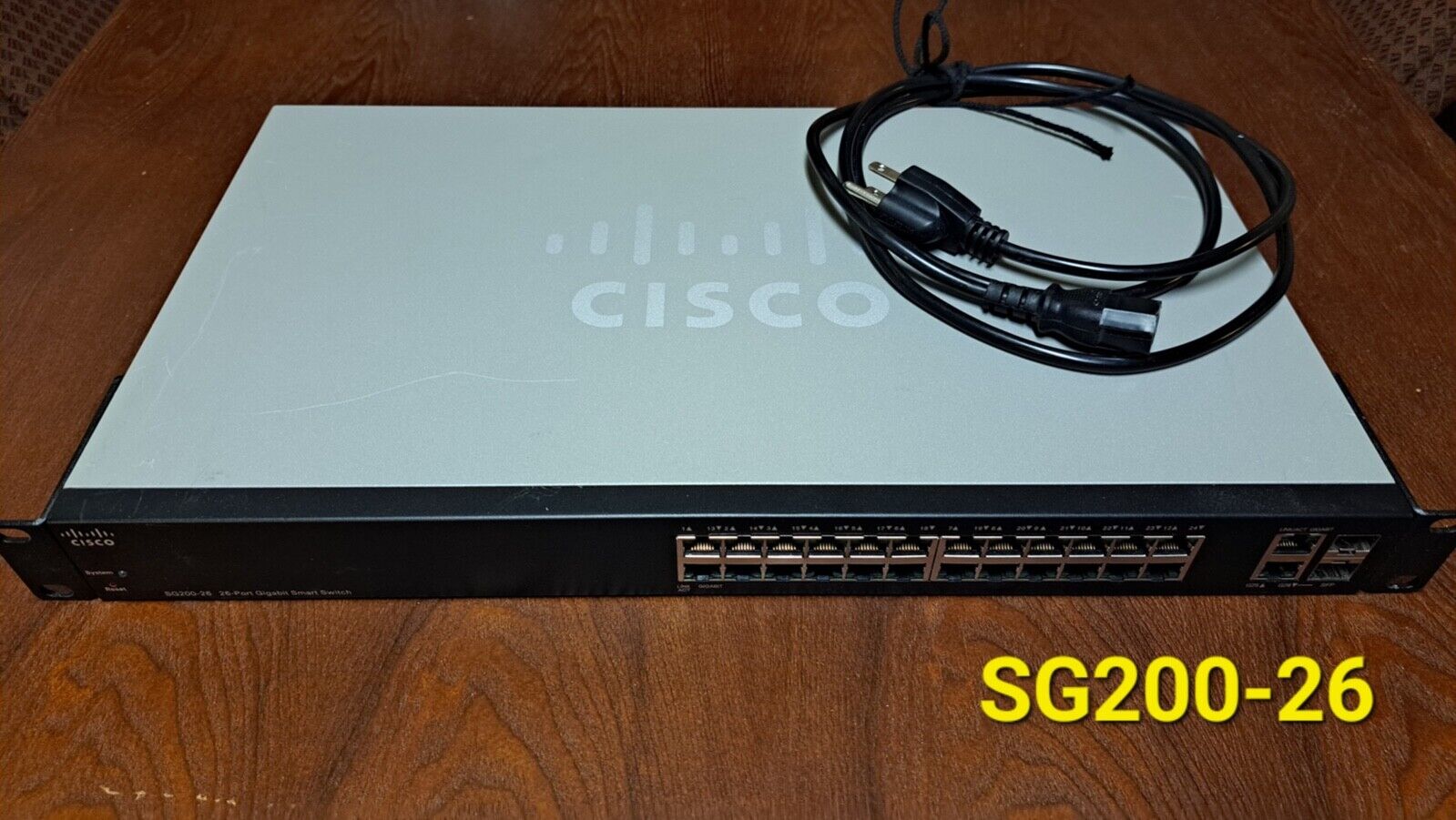 Cisco SG200-26 26-port Gigabit Full-POE Smart Switch w/guide and disc