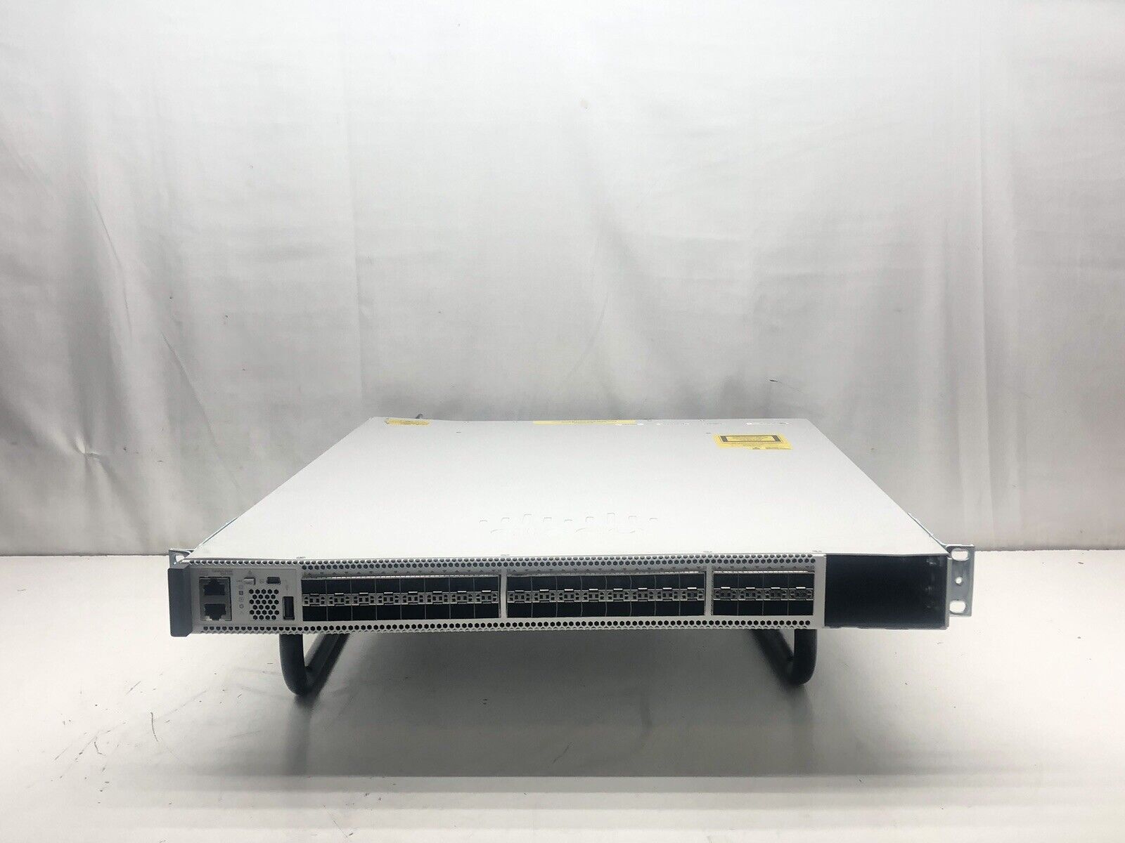 Cisco C9500-40X-2q-A Catalyst 9500 40-port Network Switch