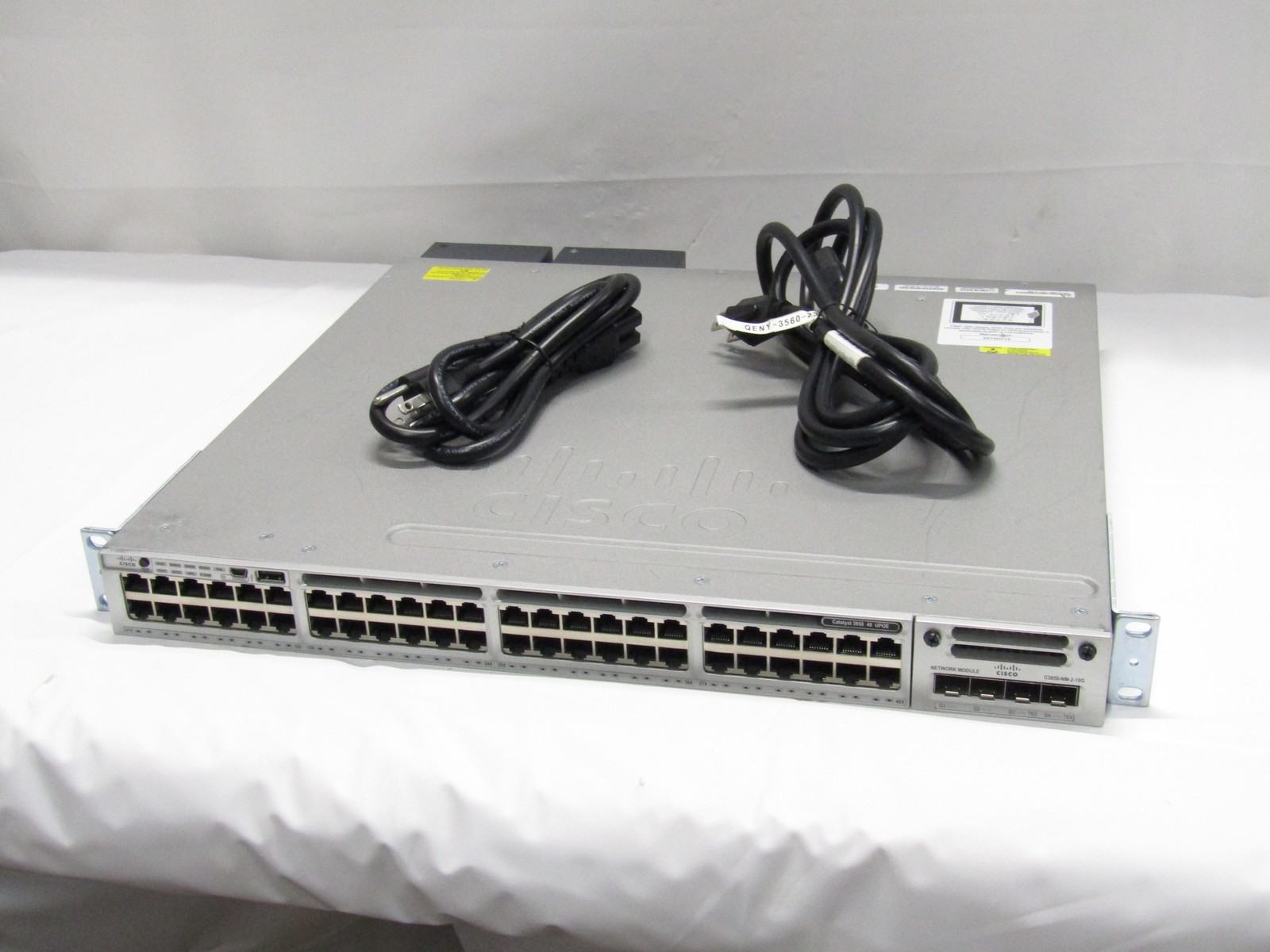 Cisco Catalyst 3850 48-Port UPoE Switch 2x PSU WS-C3850-48U-E V05 with Rack Ears Cisco Catalyst 3850 48-Port UPoE Switch 2x PSU WS-C3850-48U-E V05 with Rack Ears