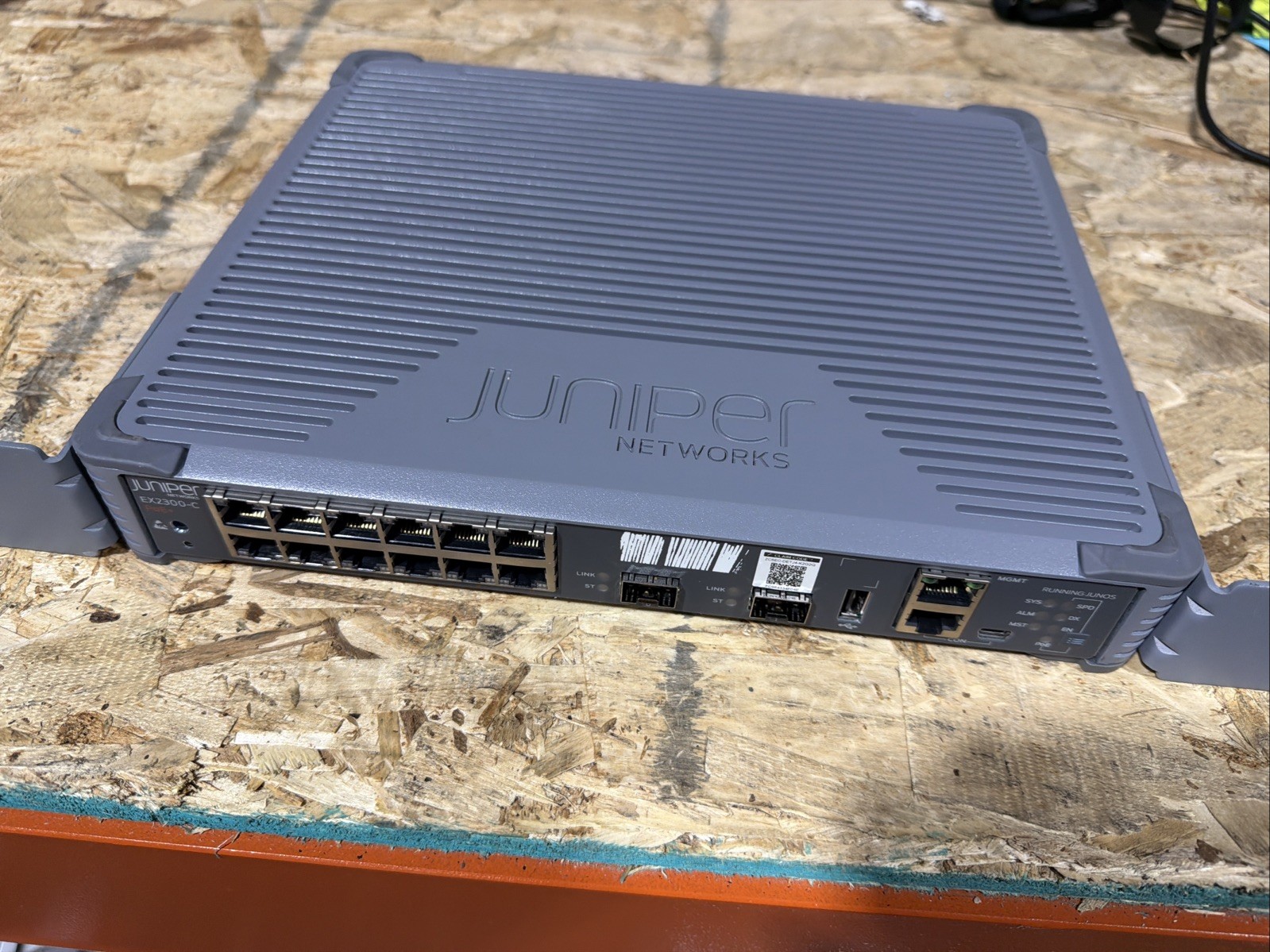 Juniper EX2300 12-Port Gigabit PoE+ Managed Network Switch P/N: EX2300-C-12P Juniper EX2300 12-Port Gigabit PoE+ Managed Network Switch P/N: EX2300-C-12P