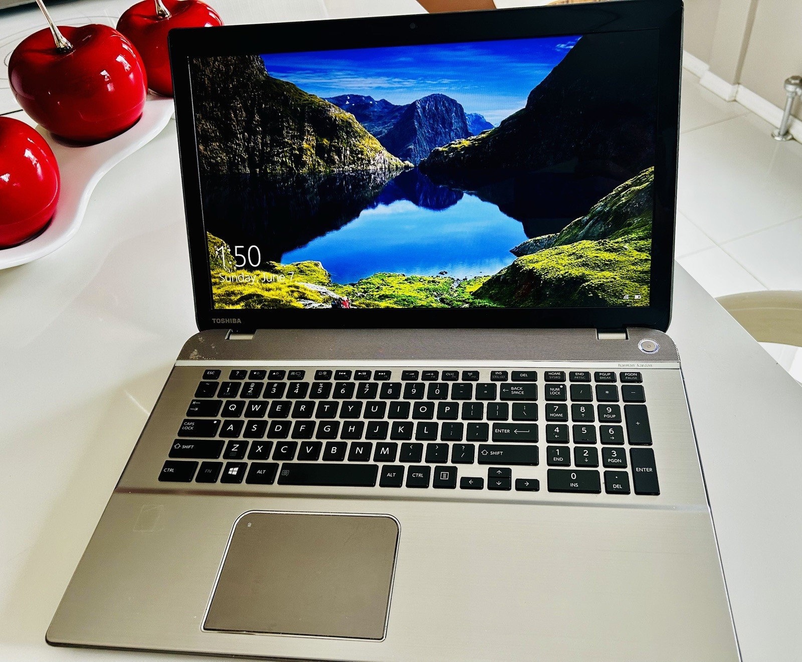 Toshiba Satellite P75-A7200 Intel i7-4700MQ 2.40GHz 8GB