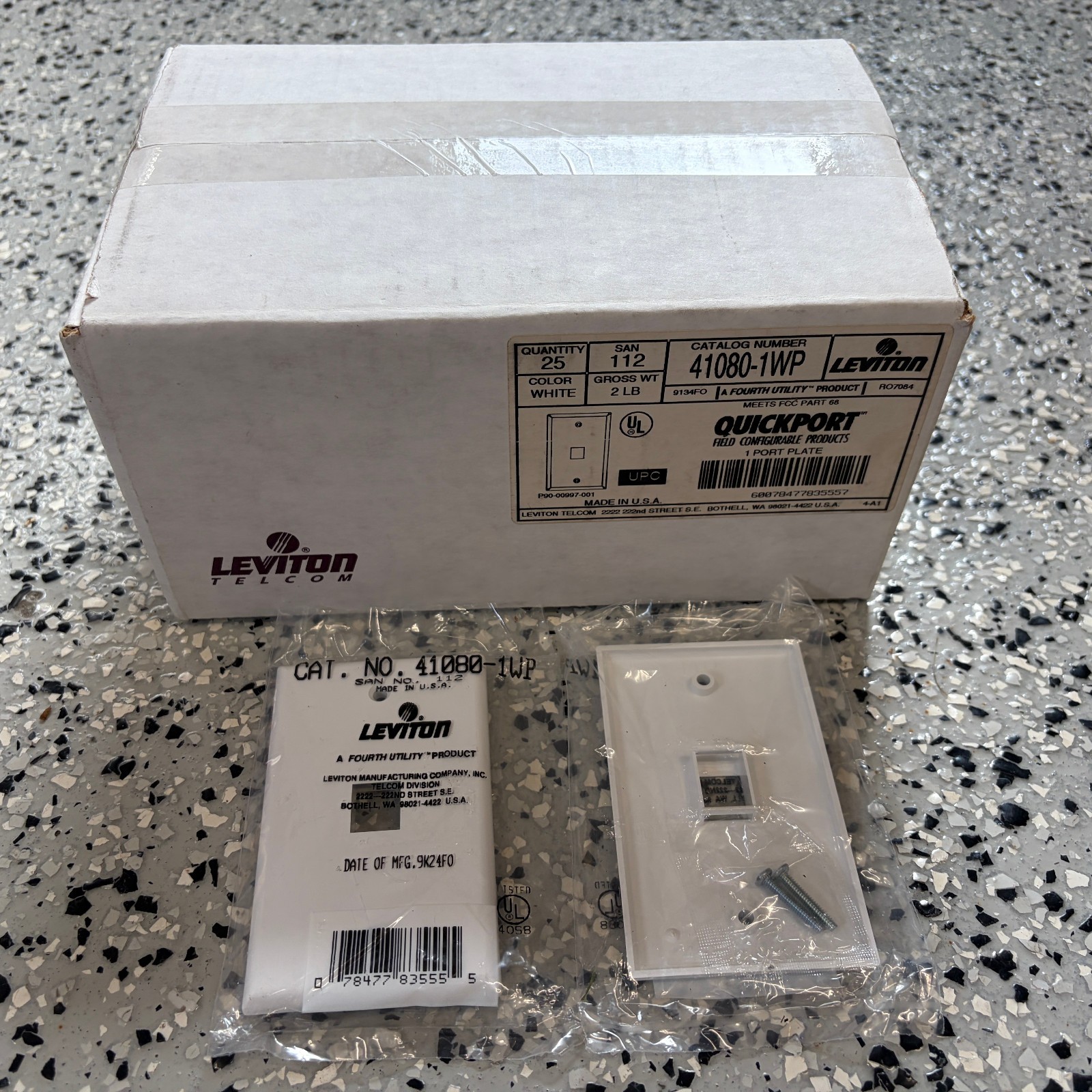Leviton 41080-1WP 1-Port Single-Gang QuickPort Wallplate White - PACK OF 25 Leviton 41080-1WP 1-Port Single-Gang QuickPort Wallplate White - PACK OF 25
