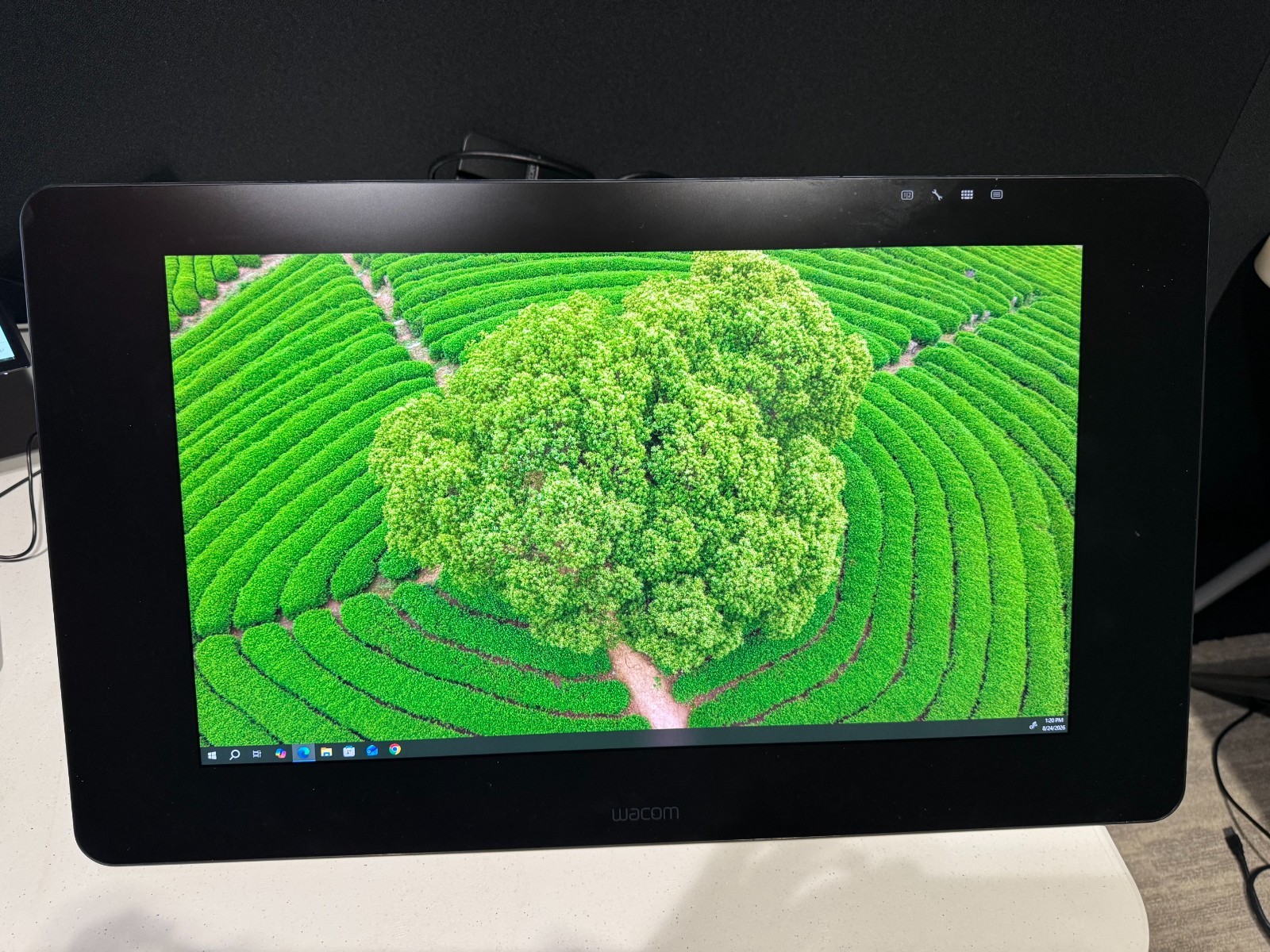 Wacom Cintiq Pro 24 Creative Pen Display 4K UHD DTK2420 W Pen+Flex Arm Wacom Cintiq Pro 24 Creative Pen Display 4K UHD DTK2420 W Pen+Flex Arm