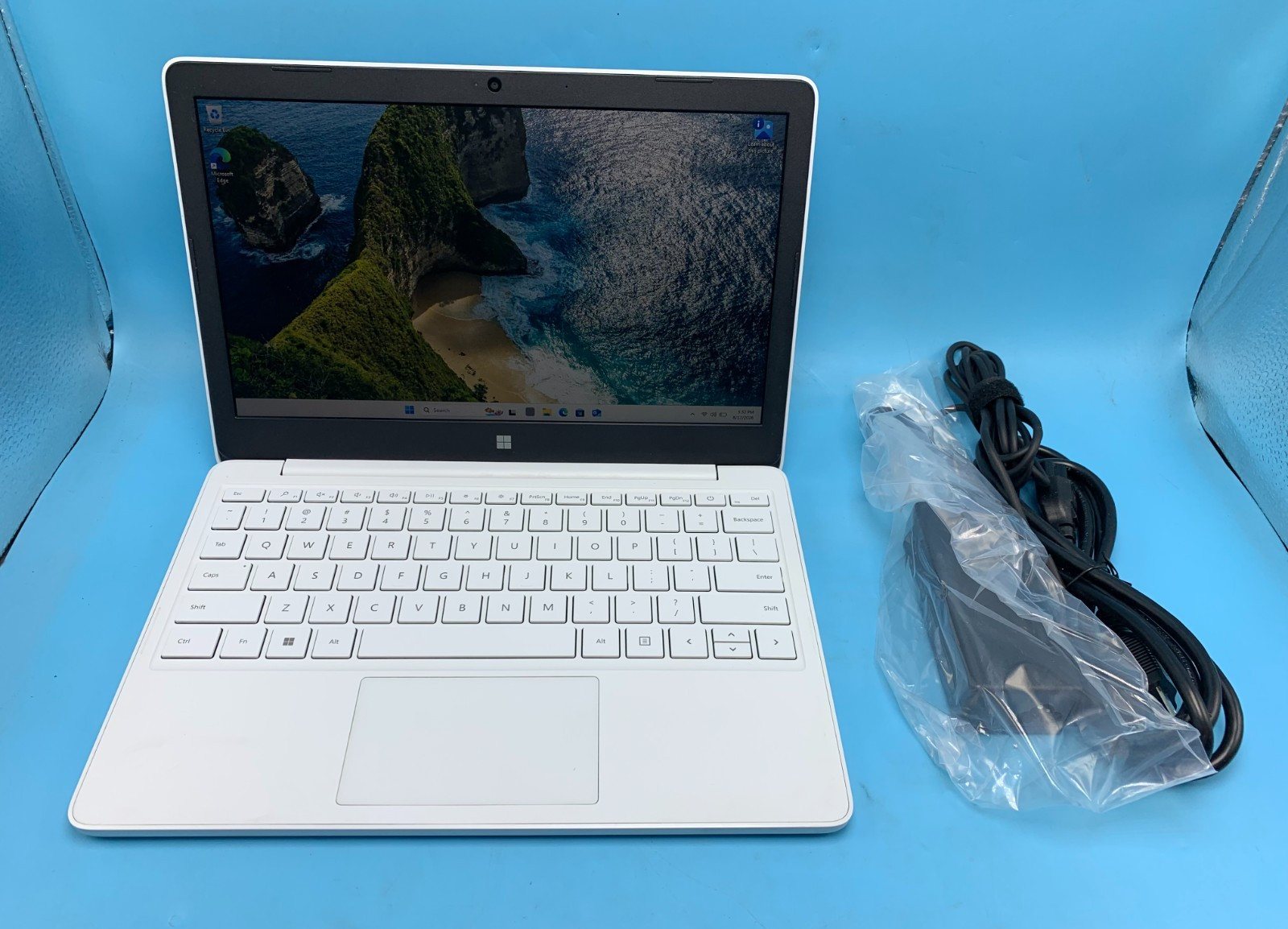 Microsoft Surface Laptop SE 2016 11.6 Microsoft Surface Laptop SE 2016 11.6