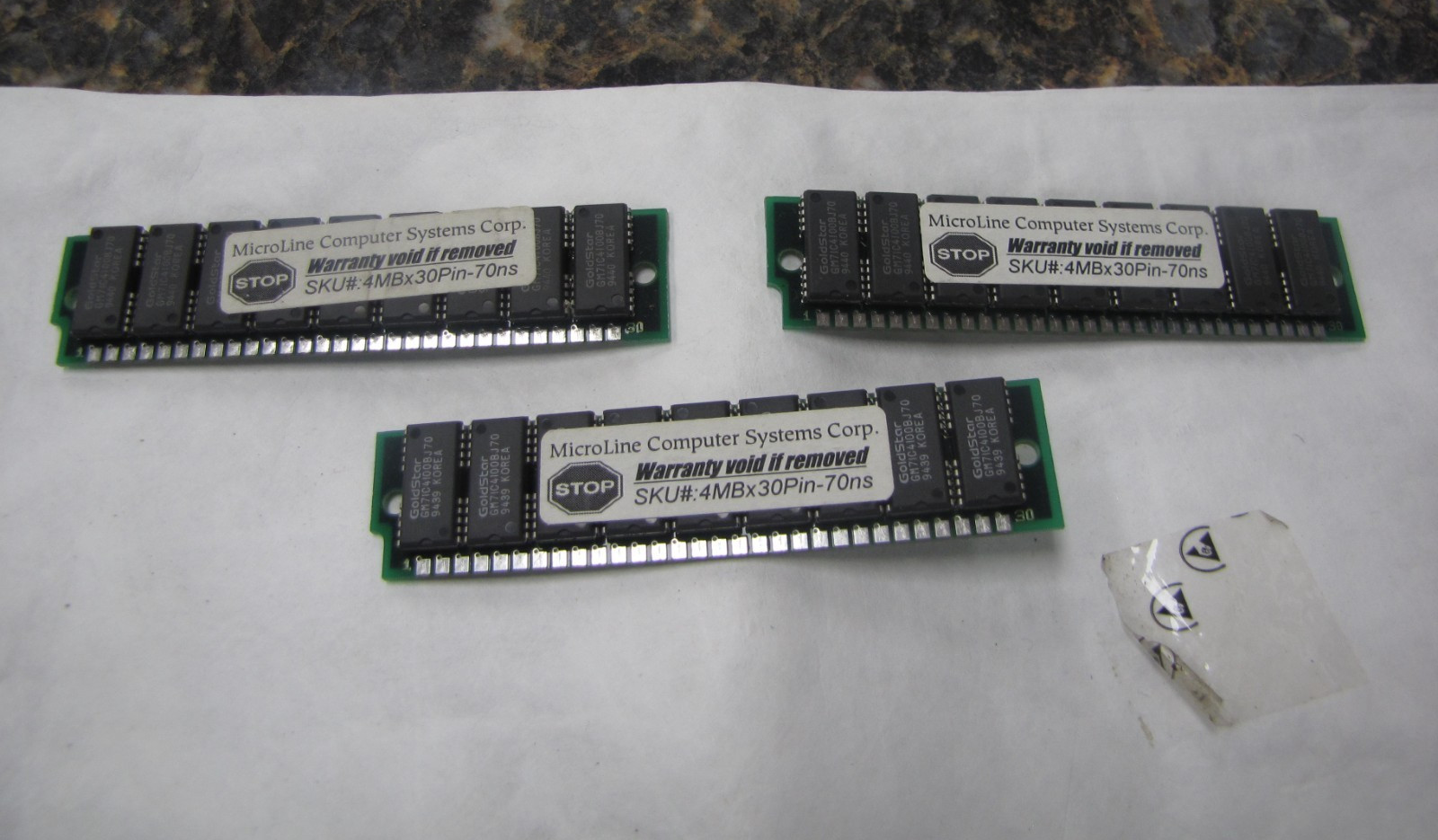 Vintage Lot of (3) Goldstar E71042 30-pin SIMM Memory Module for Mac/Amiga Vintage Lot of (3) Goldstar E71042 30-pin SIMM Memory Module for Mac/Amiga