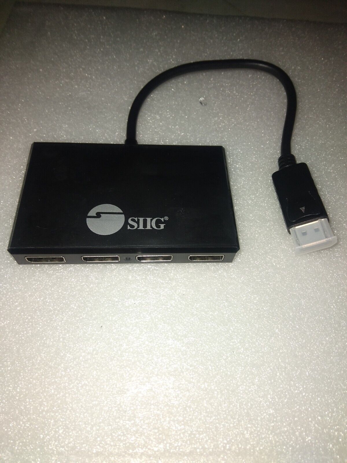 SIIG 4 Port to DisplayPort DP MST Hub 4k Muti Monitor Splitter 1x4 CE-DP0E12-S1