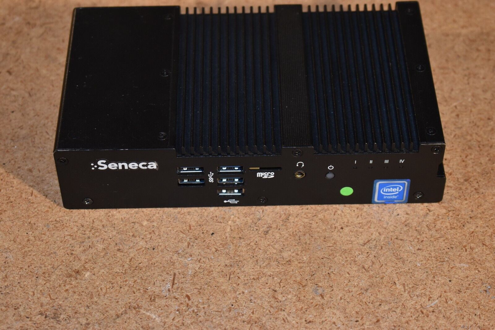Seneca Fanless PC Intel N3060 8GB RAM 32GB SSD pfSense 2 Port Gigabit Firewall