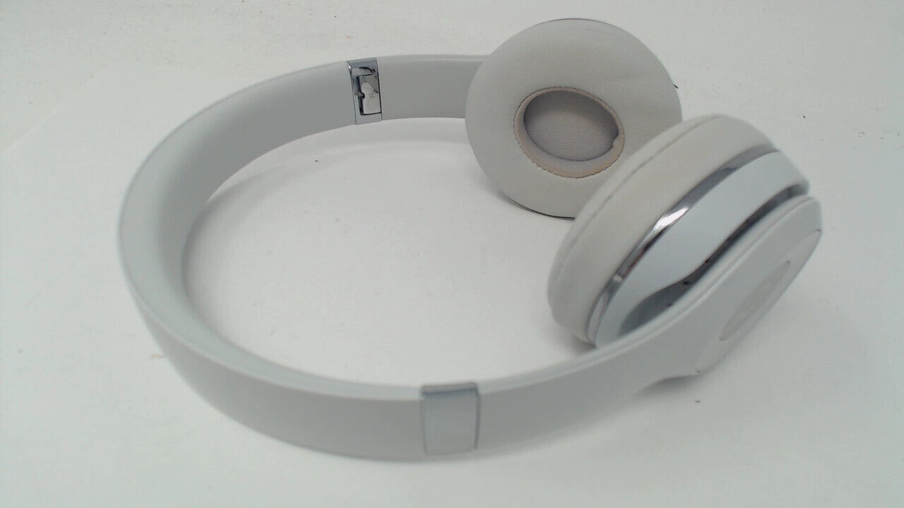 Beats Solo 3 Wireless A1796 Headphones Matte Silver