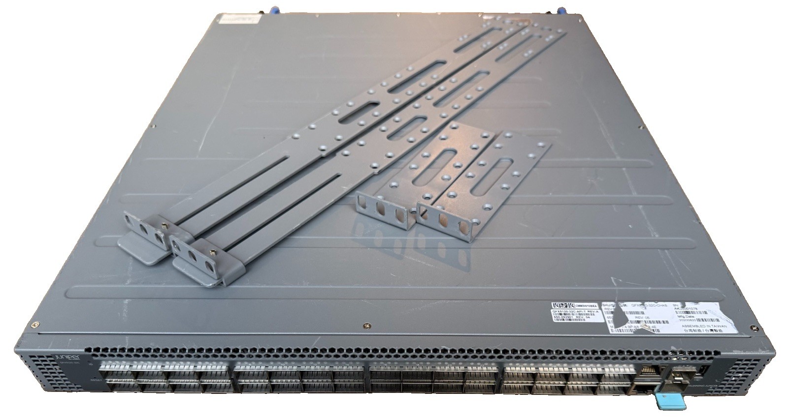 Juniper QFX5120-32C-AFI 32x100GbE Switch Dual AC Airflow In, Rail Kit Included Juniper QFX5120-32C-AFI 32x100GbE Switch Dual AC Airflow In, Rail Kit Included