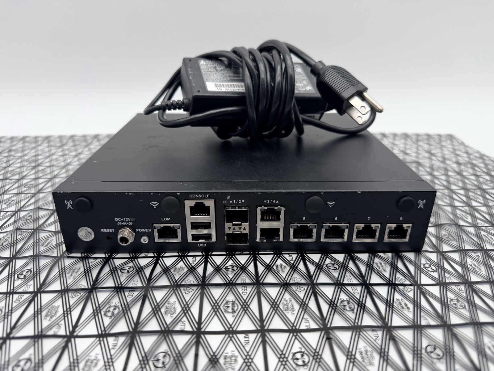 OPNsense Firewall 8-Core Atom C3758 4GB DDR4 RAM 64GB SSD 8x 1Gbe QAT AES-NI VPN OPNsense Firewall 8-Core Atom C3758 4GB DDR4 RAM 64GB SSD 8x 1Gbe QAT AES-NI VPN