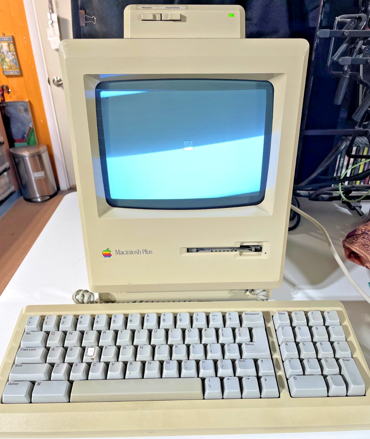 Vintage 1988 Apple Macintosh Plus 1MB M0001A Computer Keyboard WORKING See Video Vintage 1988 Apple Macintosh Plus 1MB M0001A Computer Keyboard WORKING See Video