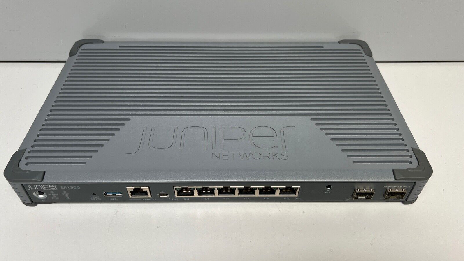 Juniper Networks SRX300 650-065039 6-Port Services Gateway Firewall w/PSU