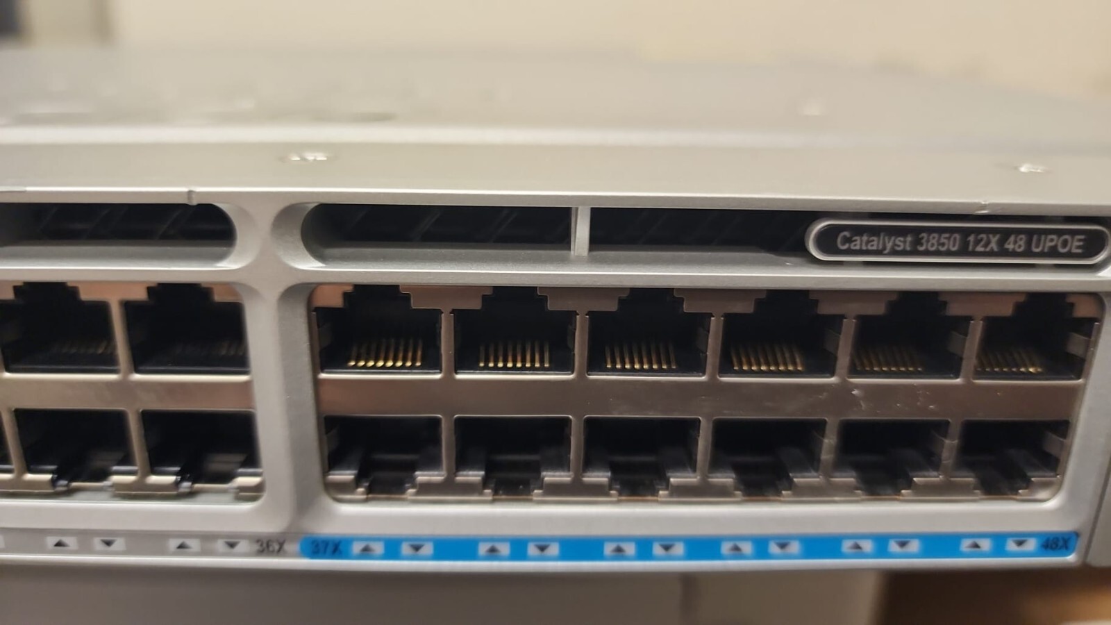 Cisco WS-C3850-12X48U-E 48 Ports UPoE 12x 1/2.5/5/10 GB 2x1100W C3850-NM-2-40G Cisco WS-C3850-12X48U-E 48 Ports UPoE 12x 1/2.5/5/10 GB 2x1100W C3850-NM-2-40G