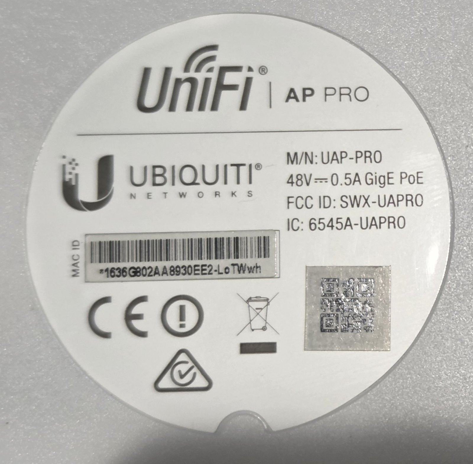 Ubiquiti UniFi UAP-PRO 2.4/5 GHz Dual Band Access Point - Ceiling Mount, PoE Ubiquiti UniFi UAP-PRO 2.4/5 GHz Dual Band Access Point - Ceiling Mount, PoE