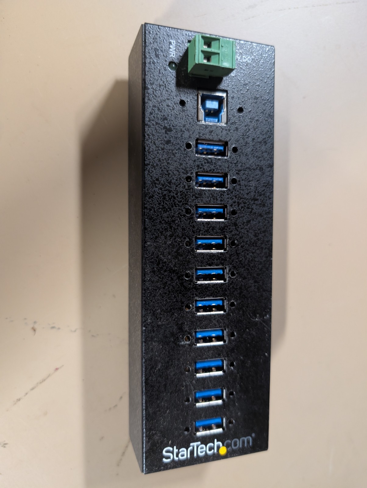 StarTech.com HB30A10AME 10-Port USB 3.0 StarTech.com HB30A10AME 10-Port USB 3.0
