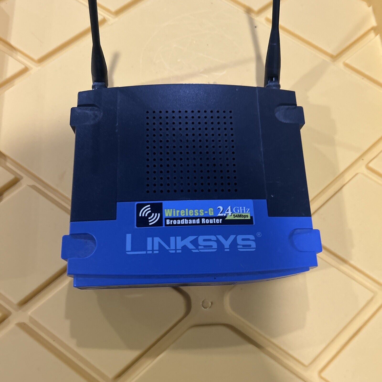 LINKSYS Wireless-G 2.4 GHz 54 Mbps 4-Port Router Model WRT54G v2.2 No Power Cord