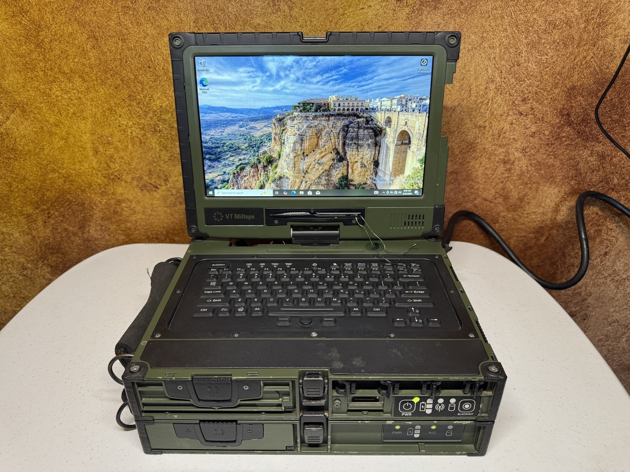 VT Miltope TSC V3-GM45 Military Rugged Touchscreen Laptop MSD-V3 Dock VT Miltope TSC V3-GM45 Military Rugged Touchscreen Laptop MSD-V3 Dock