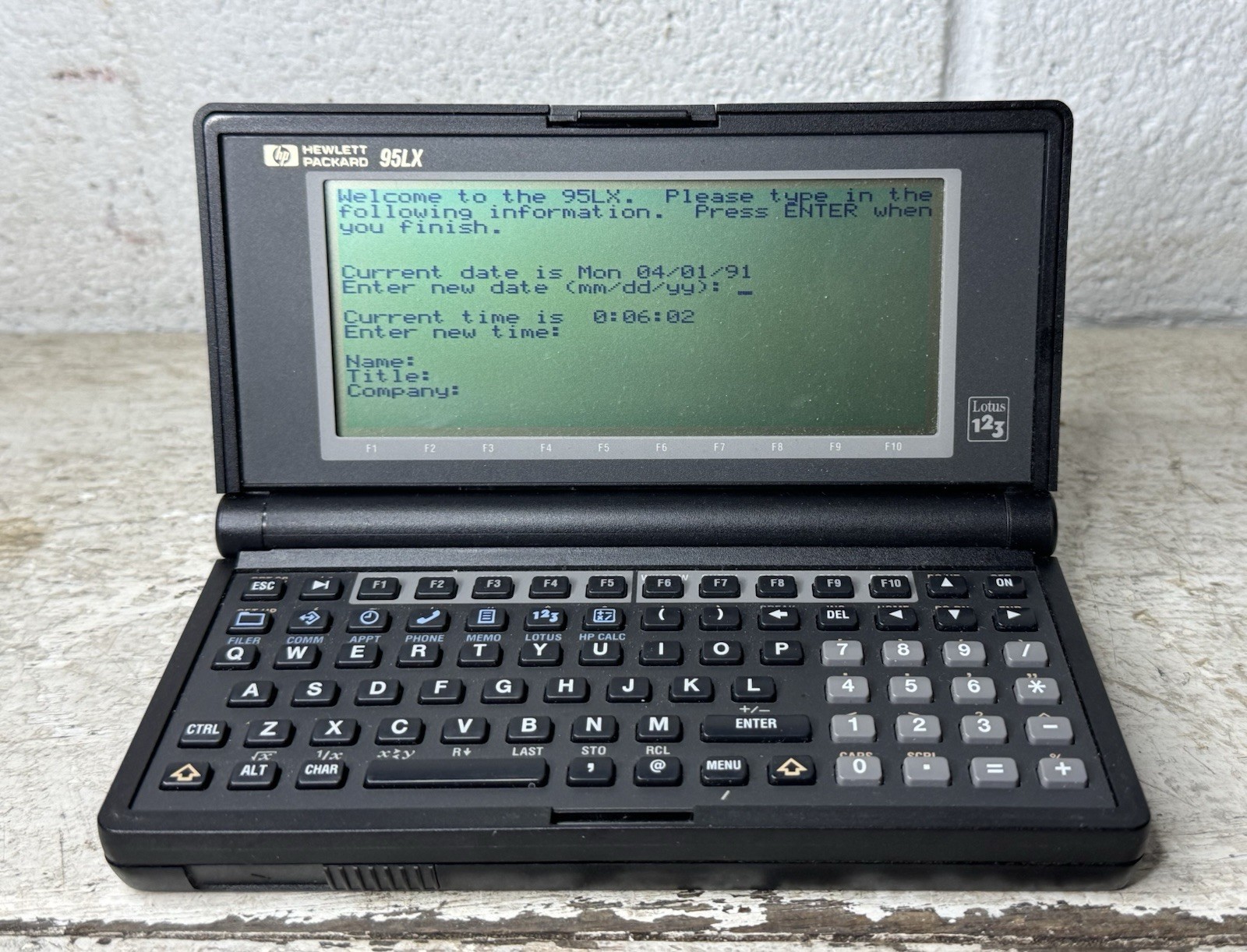 Vintage Hewlett-Packard HP 95LX Palmtop PDA MS-DOS 1MB B&W LCD Works Vintage Hewlett-Packard HP 95LX Palmtop PDA MS-DOS 1MB B&W LCD Works