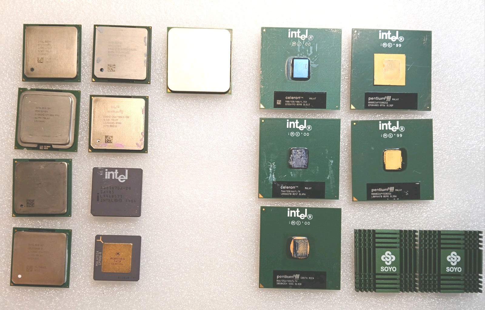Vintage CPU Lot (14) Intel Pentium AMD Athlon Motorola AS-IS Untested