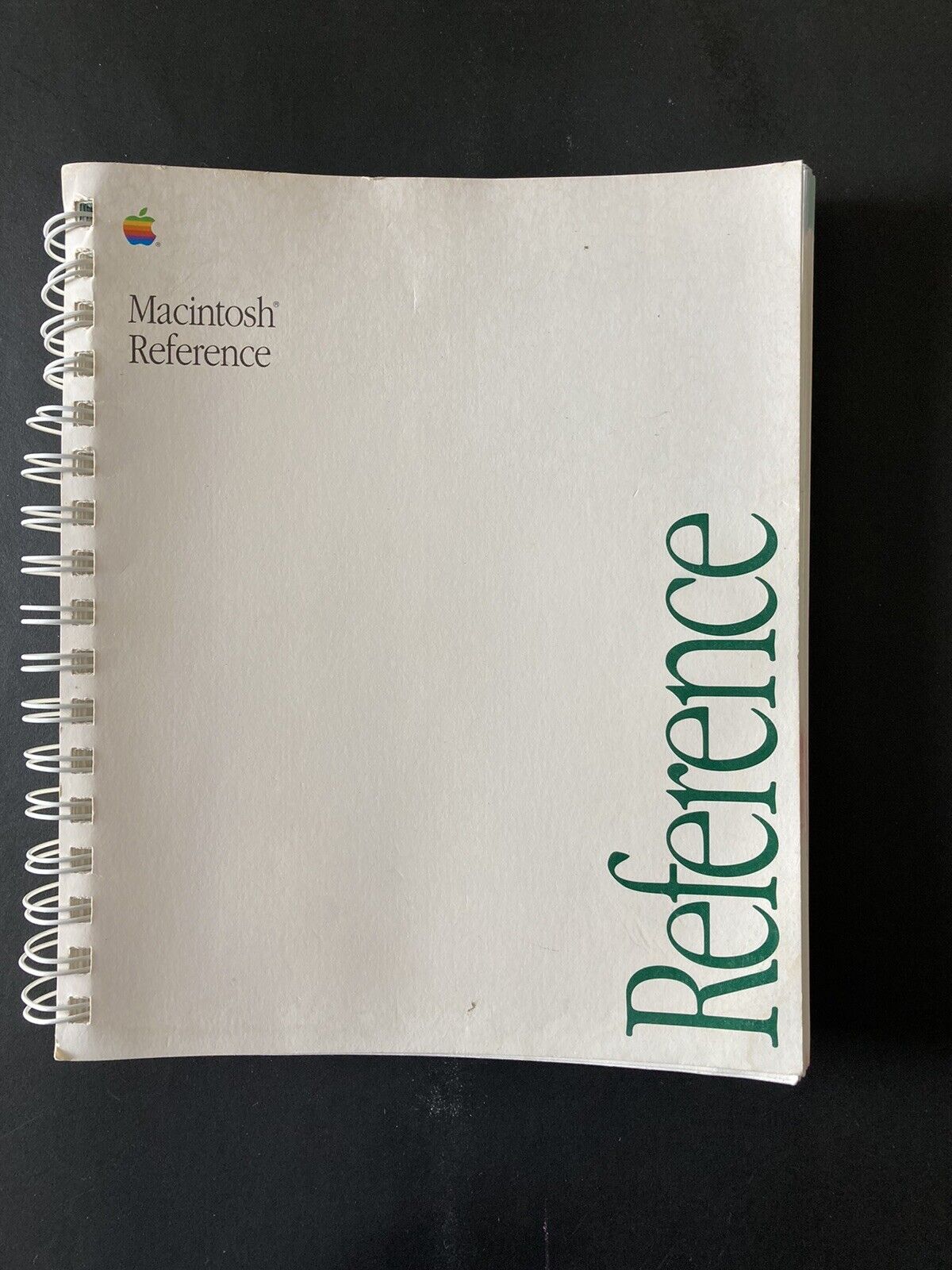 Apple Macintosh Reference Manual 1990. User’s Guide Version 030–3904-A