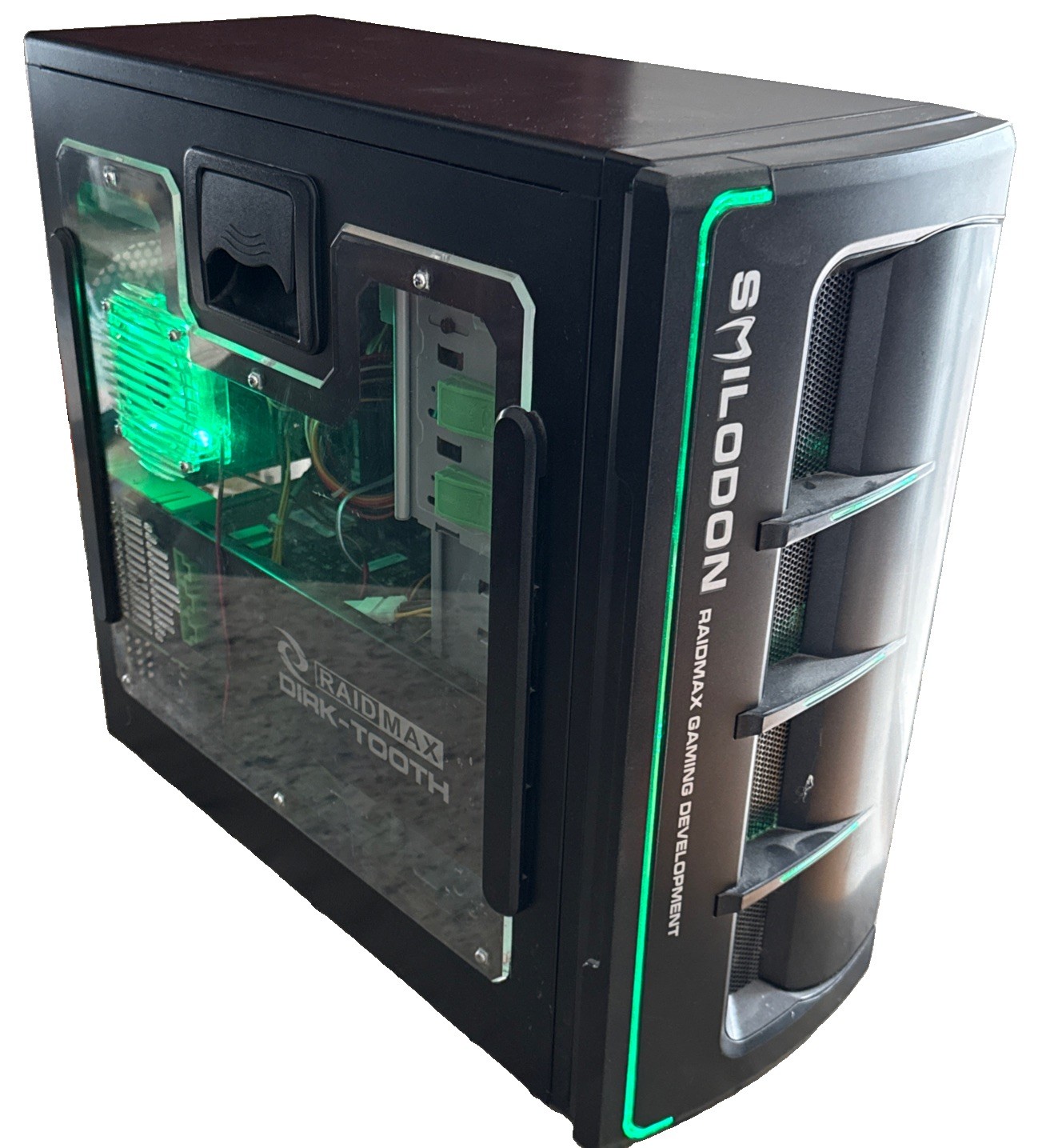 Vintage RaidMax Dirk-Tooth Smilodon Gaming Tower with Hardware-Green LED Lights