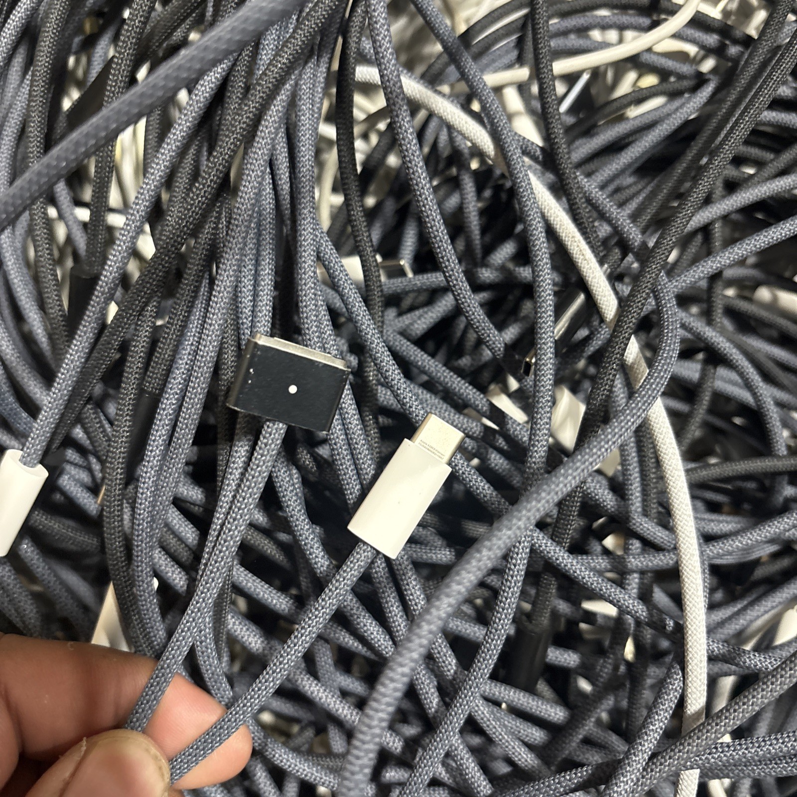 Genuine Apple USB-C to MagSafe 3 charging Cable (2 m) 2 Meter 6.6ft for macbook Genuine Apple USB-C to MagSafe 3 charging Cable (2 m) 2 Meter 6.6ft for macbook
