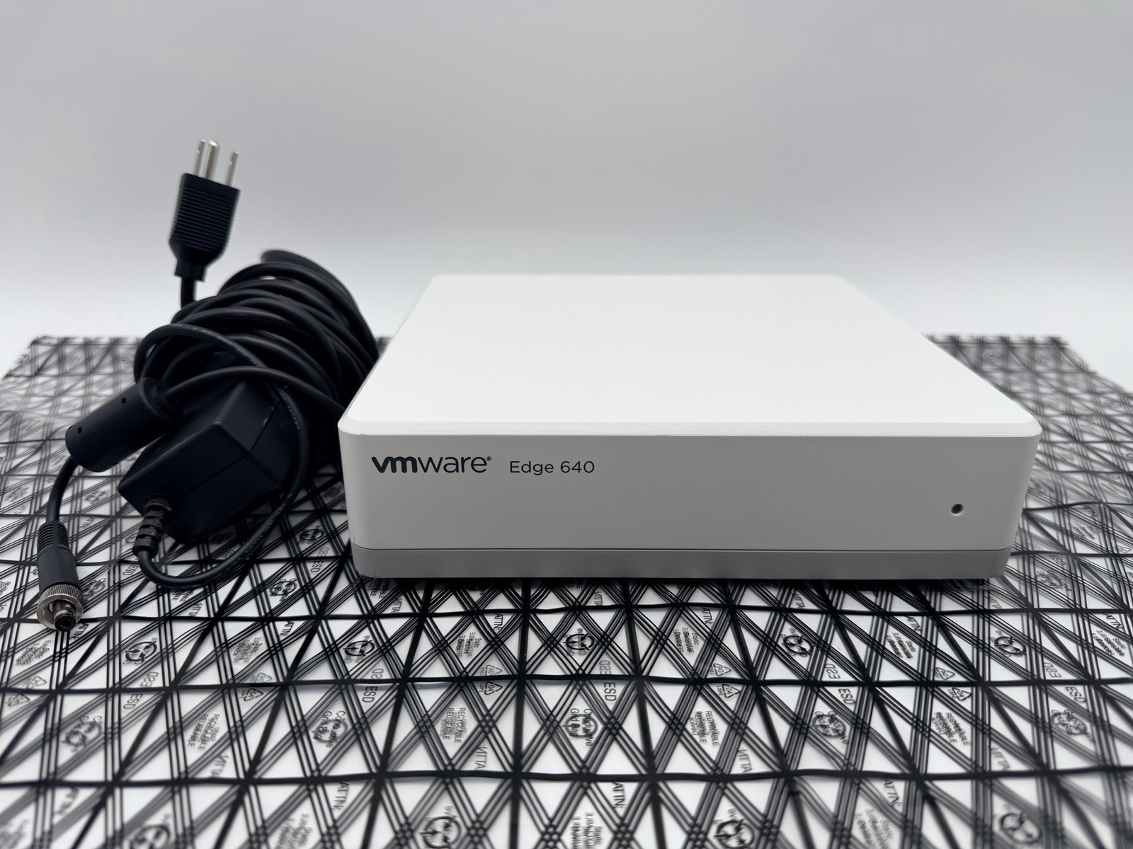 OPNsense Firewall Router VMware Edge 640 Atom C3758 32GB ECC RAM 256GB SSD 10Gbe