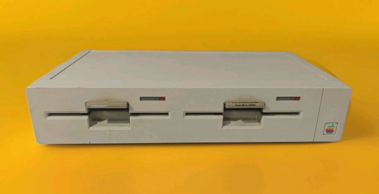 Vintage 1984 Apple Duo Disk A9M0108 Dual 5-1/4 Vintage 1984 Apple Duo Disk A9M0108 Dual 5-1/4