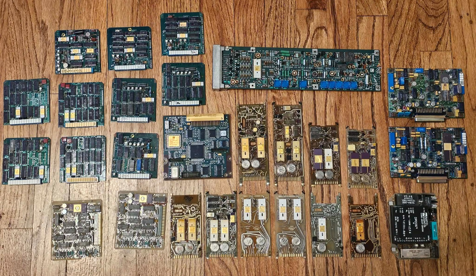 Cool Big Lot Vintage Retro Rare Military White Gold Ceramic IC's Boards Late 70s Cool Big Lot Vintage Retro Rare Military White Gold Ceramic IC's Boards Late 70s