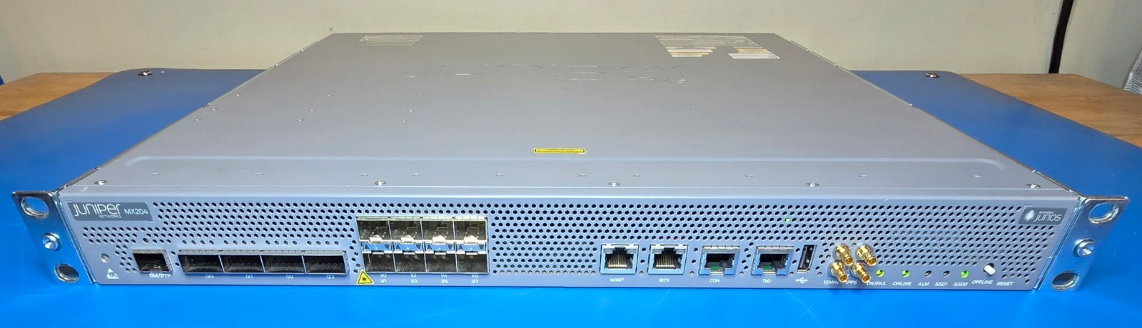 Juniper MX204 JNP204-CHAS 8x 10G SFPP 4x 100G Edge Router, Dual AC Junos+ Rails Juniper MX204 JNP204-CHAS 8x 10G SFPP 4x 100G Edge Router, Dual AC Junos+ Rails