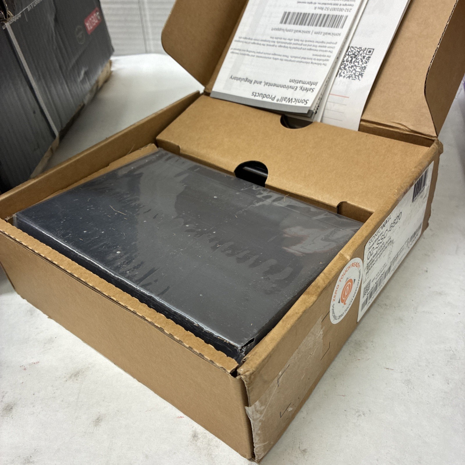 SonicWall Advanced Edition 02-SSC-6820 Brand New SonicWall Advanced Edition 02-SSC-6820 Brand New