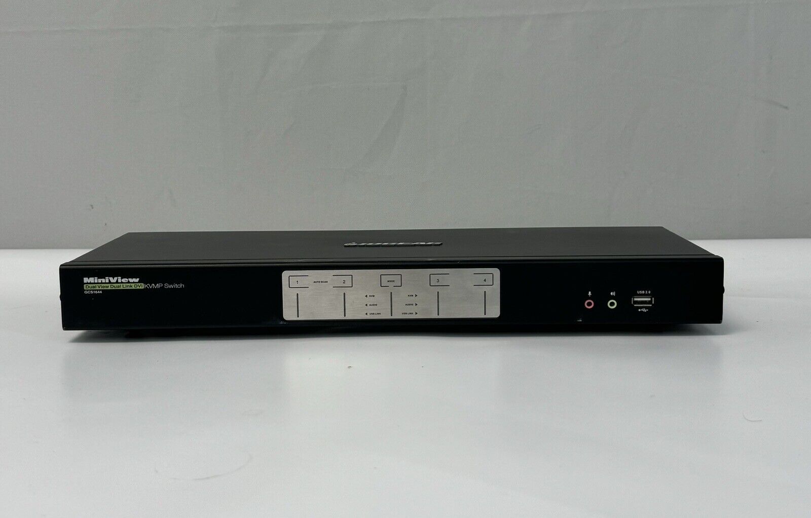 IOGEAR 4-Port Dual View Dual-Link DVI KVMP Switch Audio