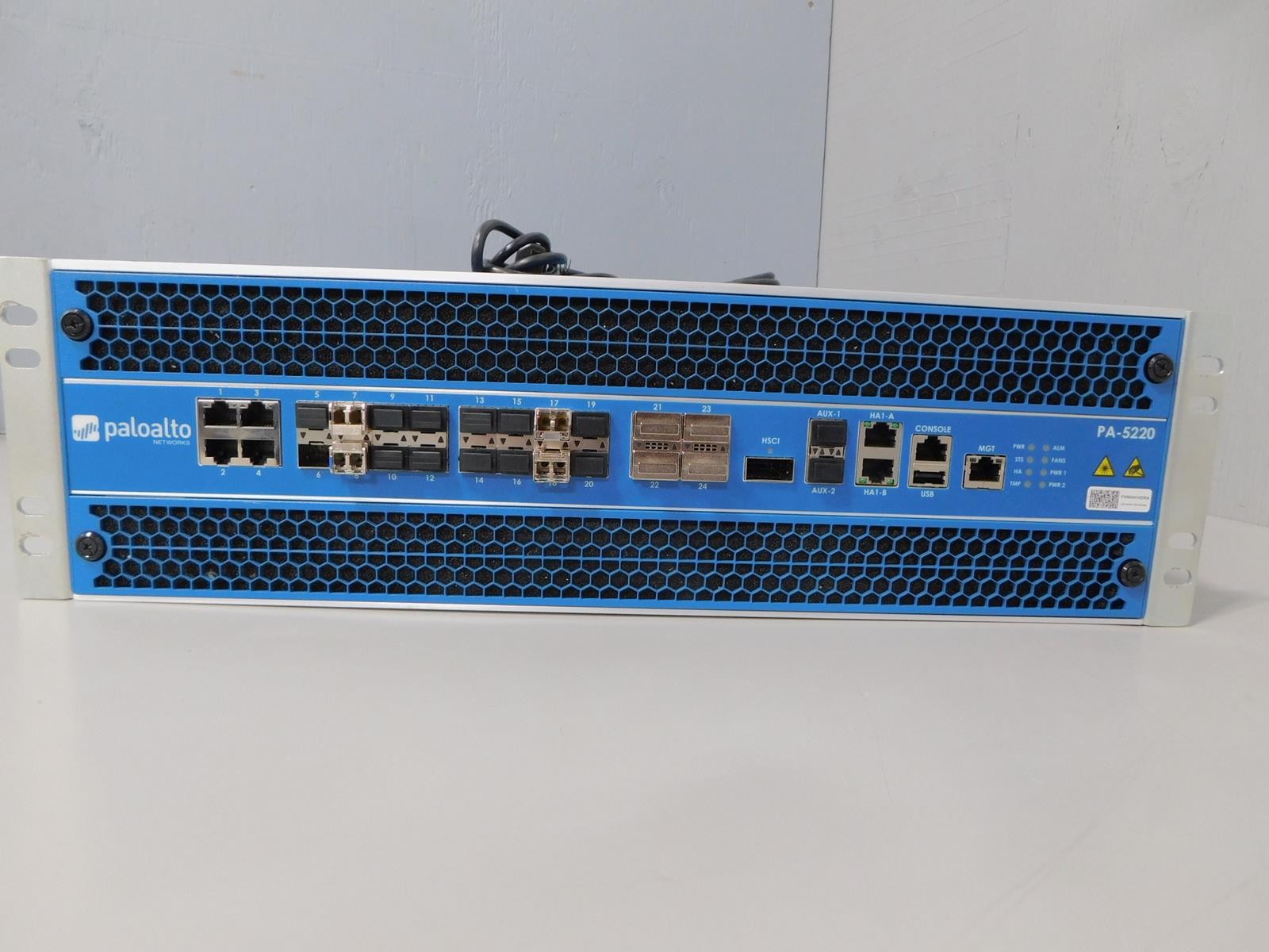 PALO ALTO PA-5220 NETWORK SECURITY APPLIANCE FIREWALL w/ DRIVES PALO ALTO PA-5220 NETWORK SECURITY APPLIANCE FIREWALL w/ DRIVES