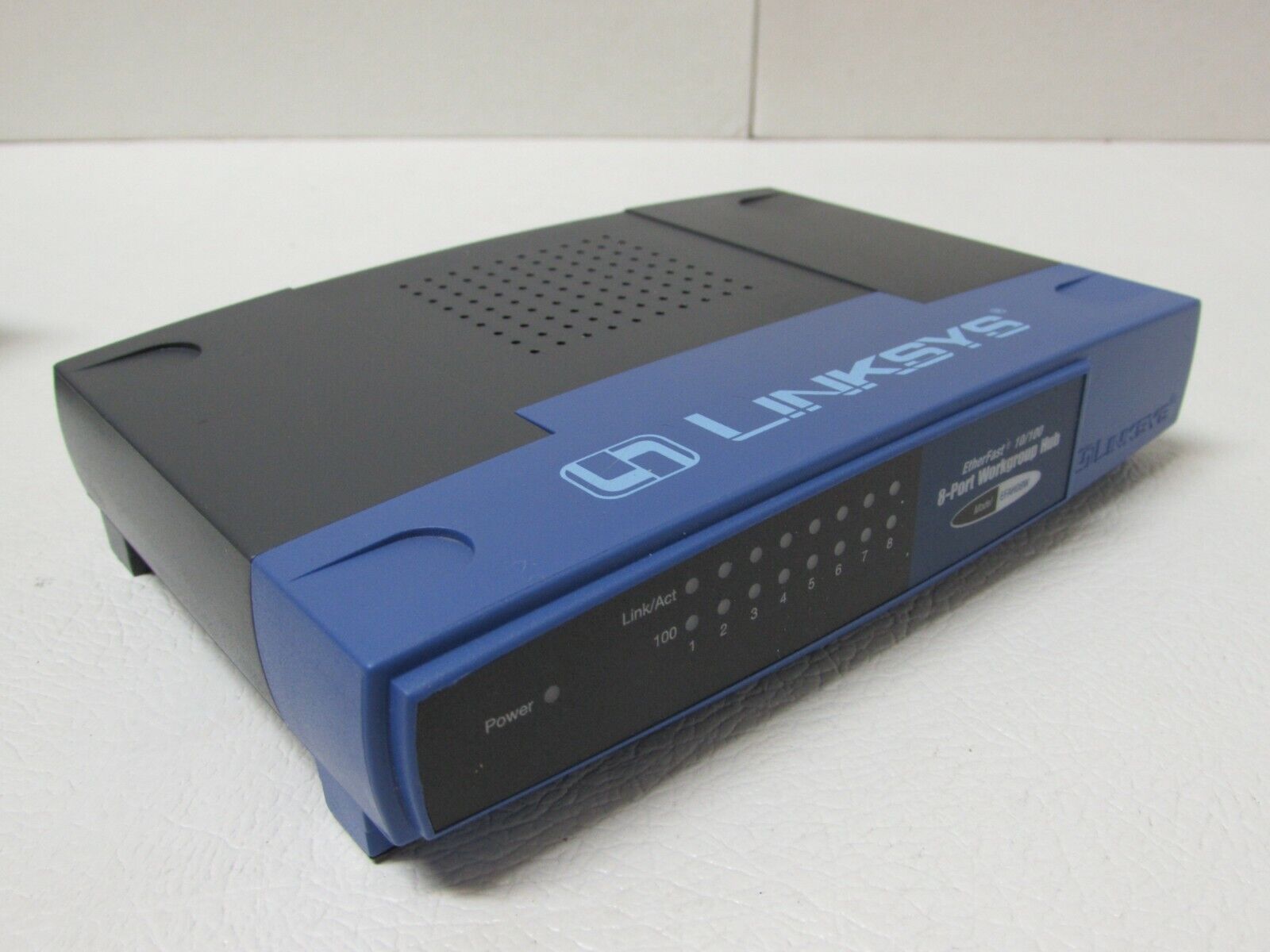 Cisco Linksys EFAH08W Ver 3 10/100 Switch 8-Port  Workgroup Hub with AC Adapter