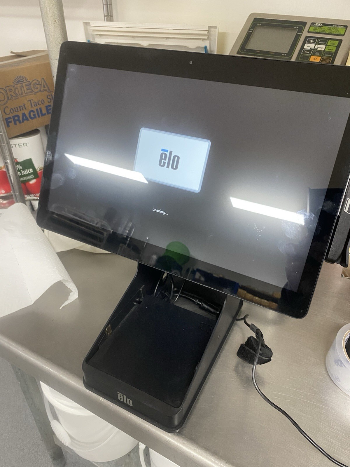 ELO 15.6” ESY15i1D Android All-In-One Touchscreen System w/stand & Power Supply ELO 15.6” ESY15i1D Android All-In-One Touchscreen System w/stand & Power Supply